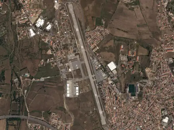 Aerial photograph of LPCS, Cascais / Tires.